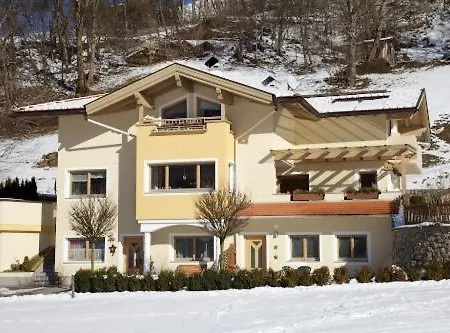 Apart Angela Mayrhofen